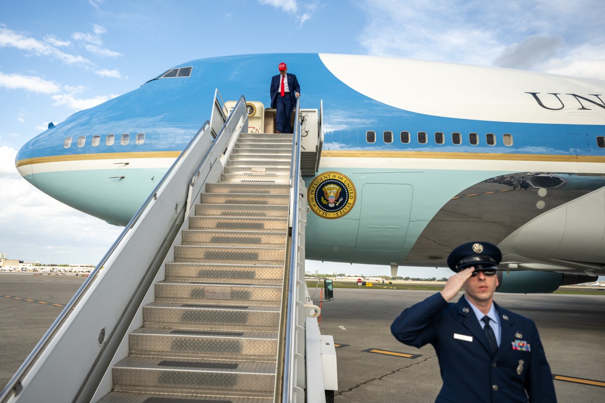 President Donald J. Trump attends the Daytona 500 at Daytona International Speedway in Daytona Beach, Florida, Sunday, February 16, 2025. (Official White House Photo by Daniel Torok)