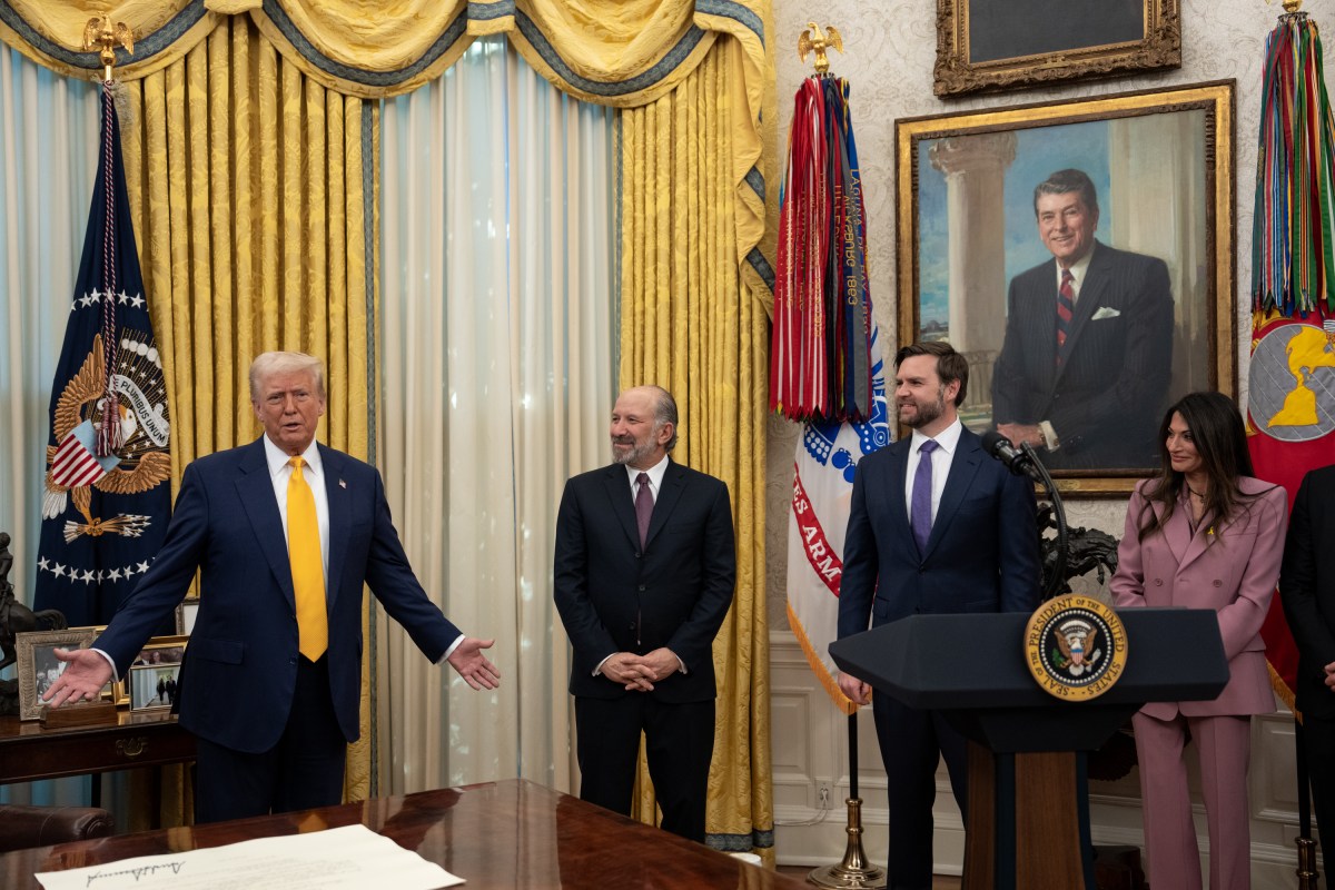 President Donald Trump makes remarks at the swearing-in of Commerce Secretary Howard Lutnick, Friday, February 21, 2025, in the Oval Office.Commerce Secretary Howard Lutnick is sworn in Friday, February 21, 2025, in the Oval Office.(Official White House Photo by Joyce N. Boghosian)