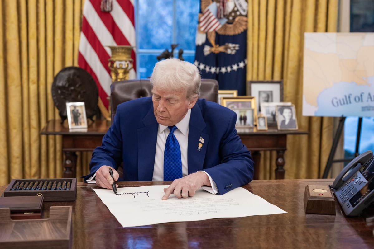 President Donald J. Trump signs the commission of Tulsi Gabbard as Director of National Intelligence, Wednesday, February 12, 2025, in the Oval Office. (Official White House Photo by Molly Riley.)