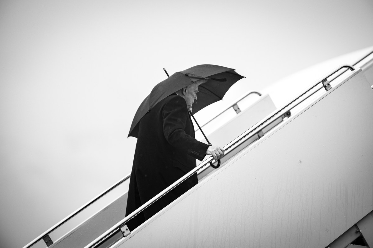 President Donald Trump boards Air Force One at Allegheny County Airport in West Mifflin, Pennsylvania, Friday, May 30, 2025, en route to Joint Base Andrews, Maryland. (Official White House Photo by Daniel Torok)