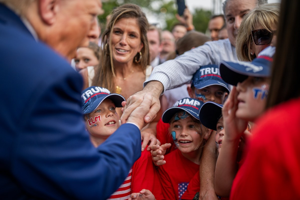 President Donald Trump and First Lady Melania Trump greet guests along the rope line at the Congressional Picnic, Thursday, June 11, 2025, on the South Lawn of the White House. (Official White House Photo by Daniel Torok)
