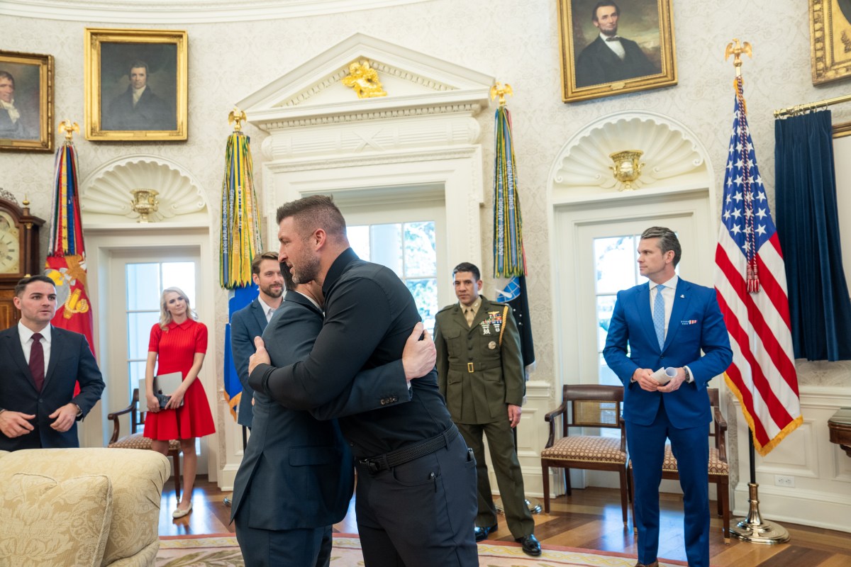 President Donald Trump poses for photos with Tim Tebow, his wife Demi-Leigh Tebow, and Secretary of State Marco Rubio, in the Oval Office, Tuesday, April 1, 2025. (Official White House Photo by Daniel Torok)
