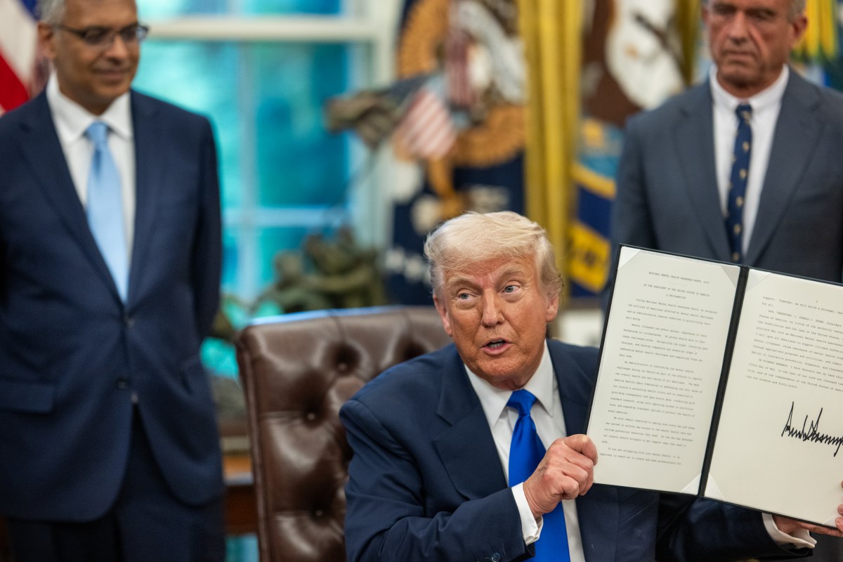 President Donald Trump signs executive orders flanked by Secretary of Health and Human Services Robert F. Kennedy, Jr. and Director of the National Institutes of Health Jay Bhattacharya, Monday, May 5, 2025, in the Oval Office. (Official White House Photo by Molly Riley)