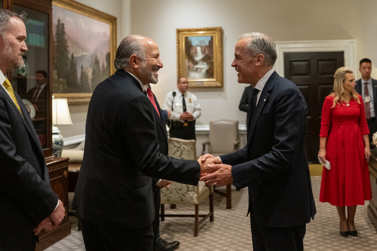 Prime Minister of Canada Mark Carney greets Secretary of Commerce Howard Lutnick and others in the U.S. delegation in the West Wing Lobby, Tuesday, May 6, 2025, before a meeting with President Donald Trump. (Official White House Photo by Molly Riley)