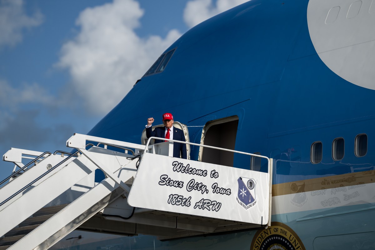 President Donald Trump disembarks Air Force One at Des Moines International Airport in Des Moines, Iowa, Thursday, July 3, 2025. (Official White House Photo by Daniel Torok)