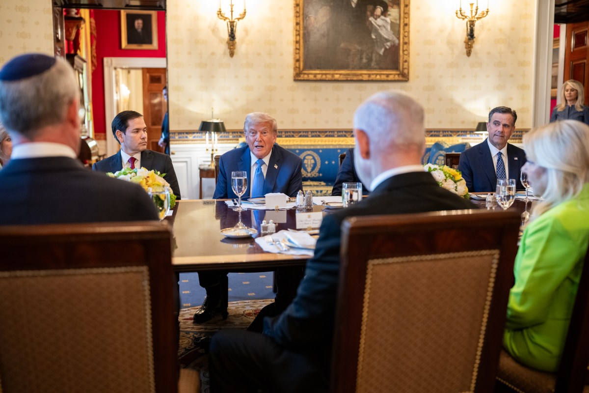 President Donald Trump hosts a bilateral dinner for Israeli Prime Minister Benjamin Netanyahu, Monday, July 7, 2025, in the Blue Room. (Official White House Photo by Daniel Torok)