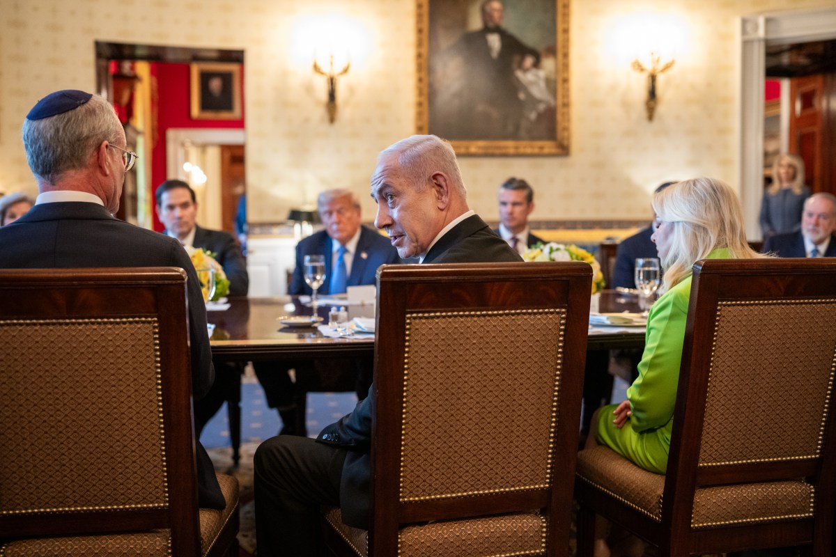 President Donald Trump hosts a bilateral dinner for Israeli Prime Minister Benjamin Netanyahu, Monday, July 7, 2025, in the Blue Room. (Official White House Photo by Daniel Torok)
