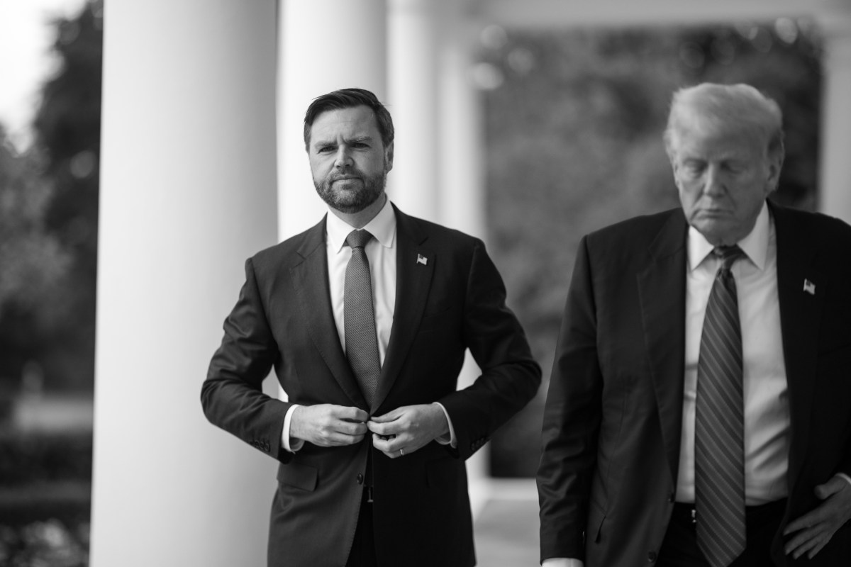 President Donald Trump and Vice President JD Vance walk along the West Colonnade, Friday, July 18, 2025. (Official White House Photo by Daniel Torok)