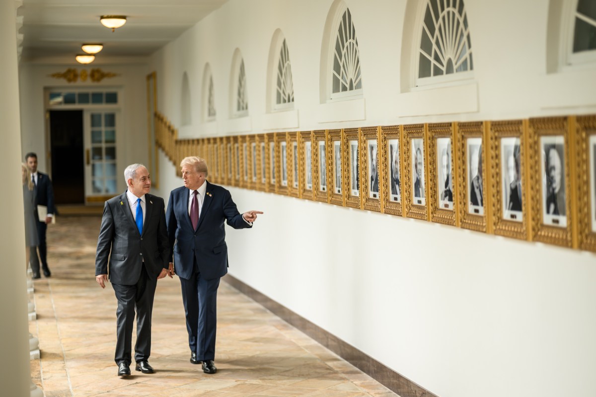 President Donald Trump walks along the West Colonnade with Israeli Prime Minister Benjamin Netanyahu, Monday, September 29, 2025, on their way to a joint press conference to announce the U.S. peace plan for Gaza. (Official White House Photo by Daniel Torok)