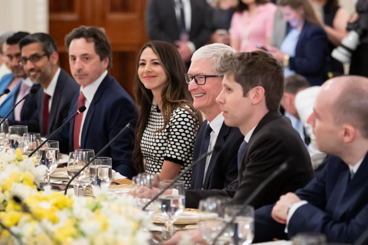 President Donald Trump and First Lady Melania Trump  host business and technology leaders for a dinner in State Dining Room at the White House, Thursday, September 4, 2025. (Official White House Photo by Andrea Hanks)