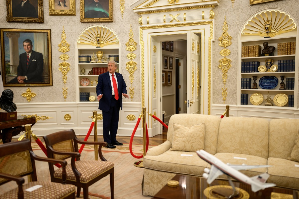 President Donald Trump speaks with White House staff in the Oval Office before a bilateral meeting with President Volodymyr Zelenskyy of Ukraine, Monday, August 18, 2025. (Official White House Photo by Daniel Torok)