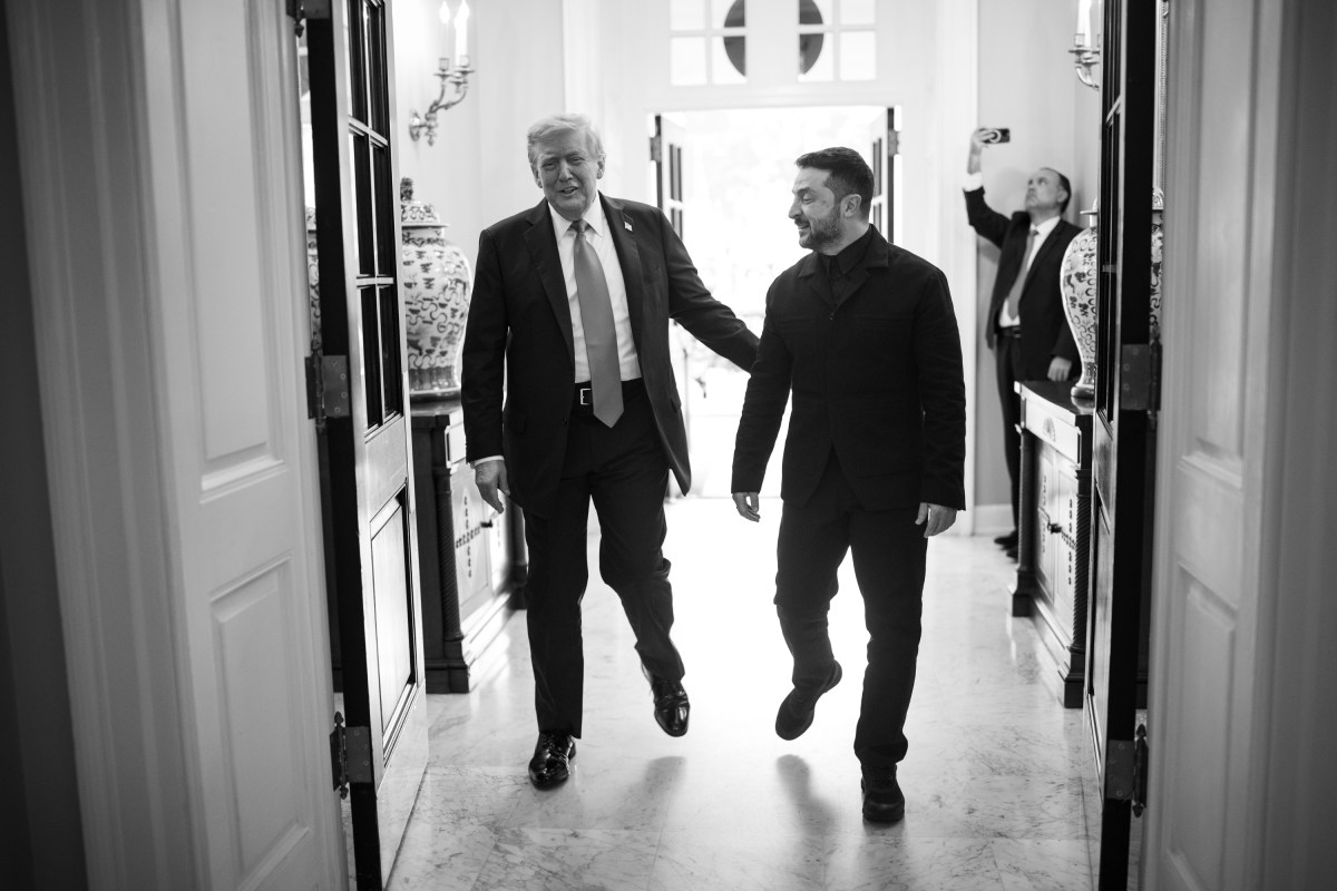 President Donald Trump greets President Volodymyr Zelenskyy of Ukraine, Monday, August 18, 2025, at the West Wing Lobby entrance of the White House. (Official White House Photo by Daniel Torok)