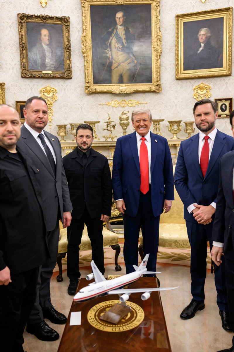 President Donald Trump participates in a bilateral meeting with President Volodymyr Zelenskyy of Ukraine, Monday, August 18, 2025, in the Oval Office. (Official White House Photo by Daniel Torok)