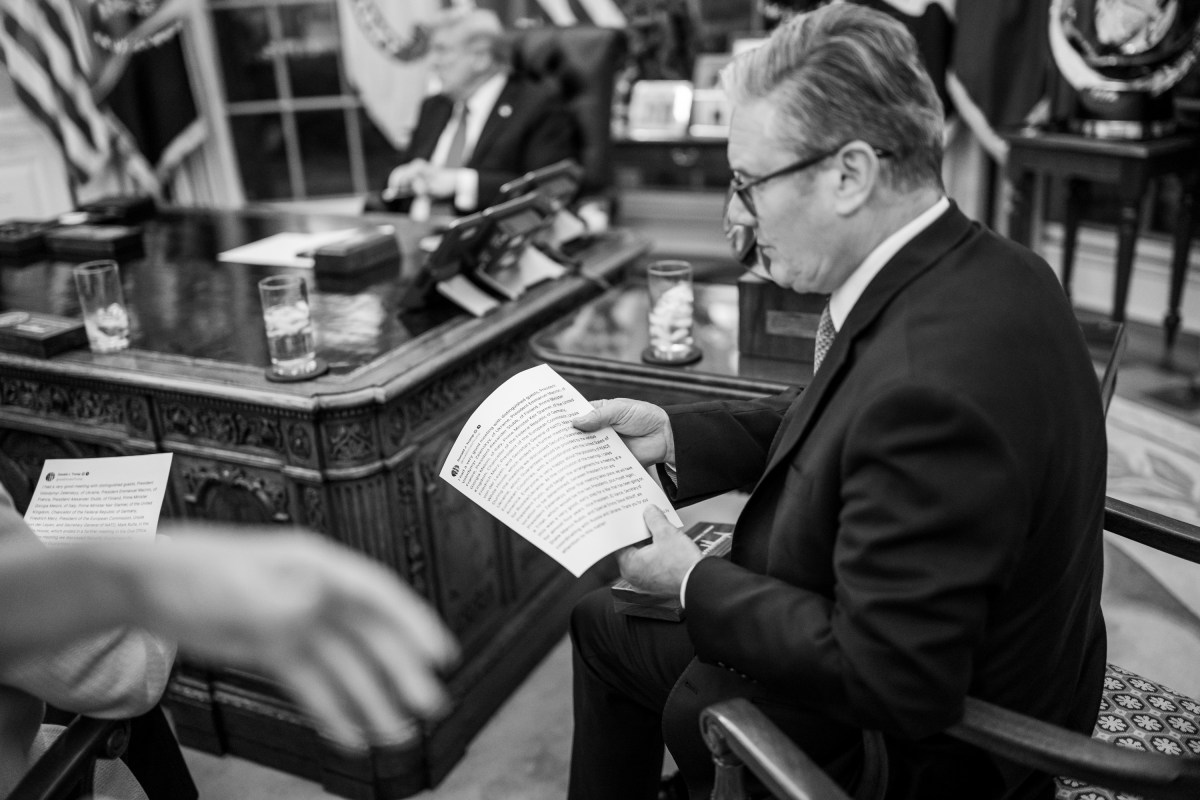 U.K. Prime Minister Keir Starmer is handed a printed copy of President Donald Trump’s Truth Social post on their meeting, Monday, August 18, 2025, in the Oval Office. (Official White House Photo by Daniel Torok)