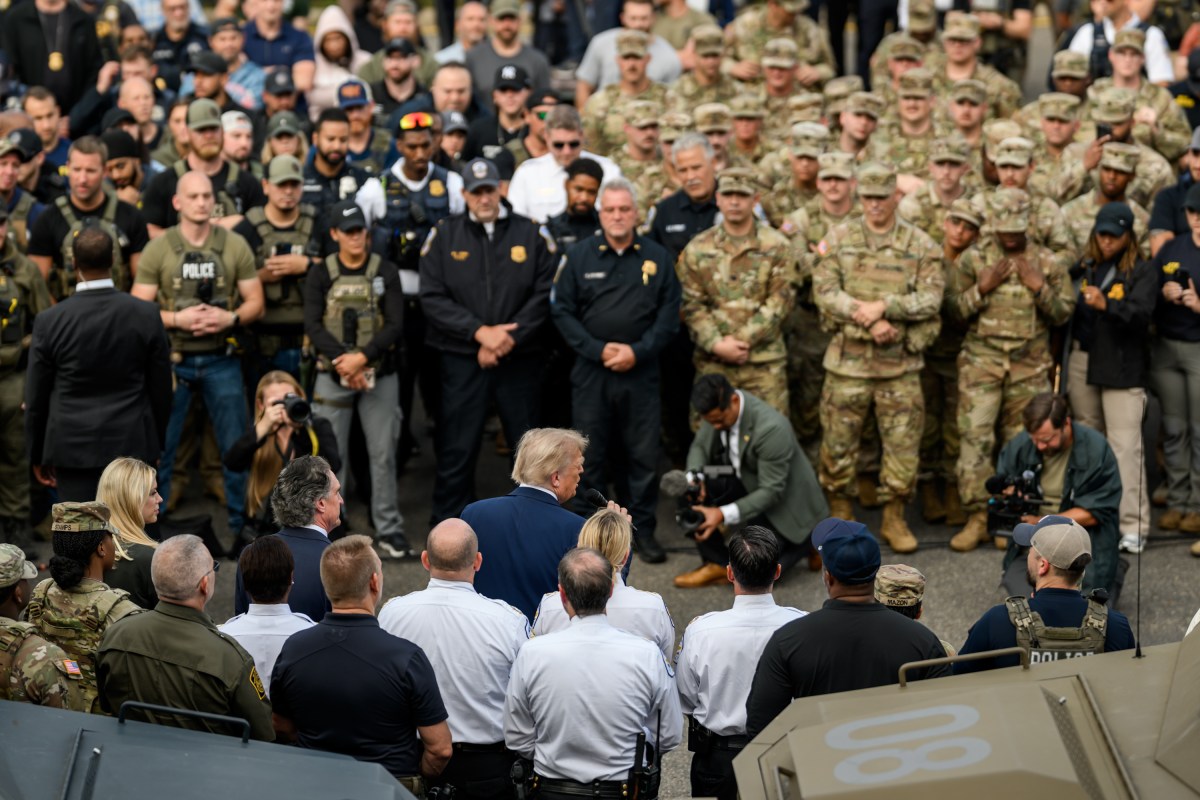 President Donald Trump visits law enforcement and members of the National Guard at the U. S. Park Police Anacostia Operations Facility, Thursday, August 21, 2025, in Washington, D.C. (Official White House Photo by Daniel Torok)