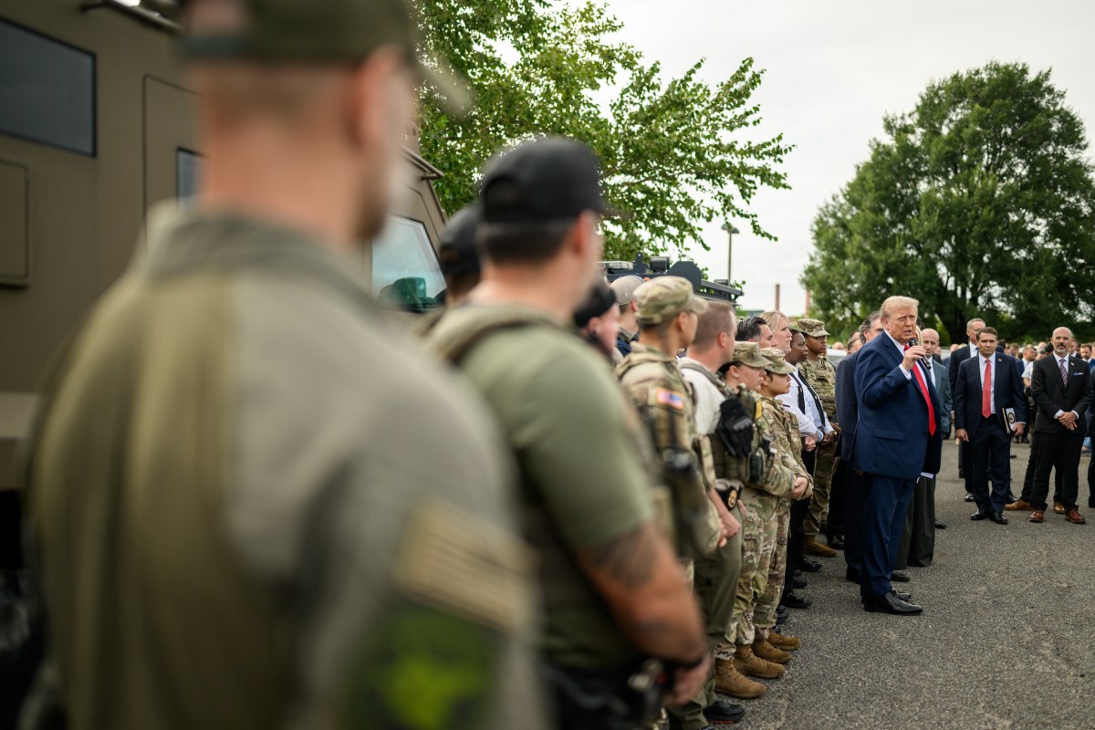 President Donald Trump visits law enforcement and members of the National Guard at the U. S. Park Police Anacostia Operations Facility, Thursday, August 21, 2025, in Washington, D.C. (Official White House Photo by Daniel Torok)