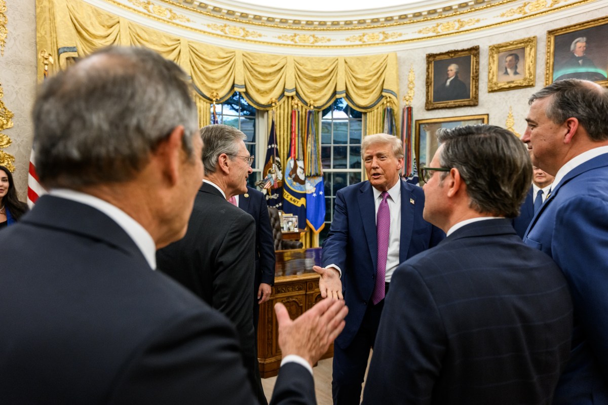President Donald Trump hosts a dinner in the newly renovated White House Rose Garden, Friday, September 5, 2025. (Official White House Photo by Daniel Torok)