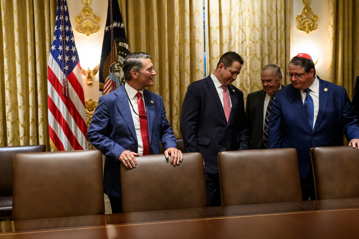 President Donald Trump hosts a dinner in the newly renovated White House Rose Garden, Friday, September 5, 2025. (Official White House Photo by Daniel Torok)