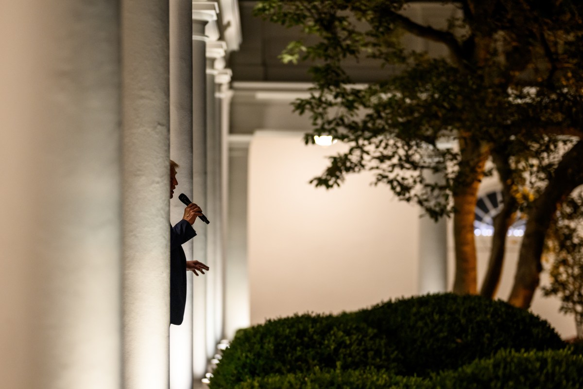 President Donald Trump hosts a dinner in the newly renovated White House Rose Garden, Friday, September 5, 2025. (Official White House Photo by Daniel Torok)