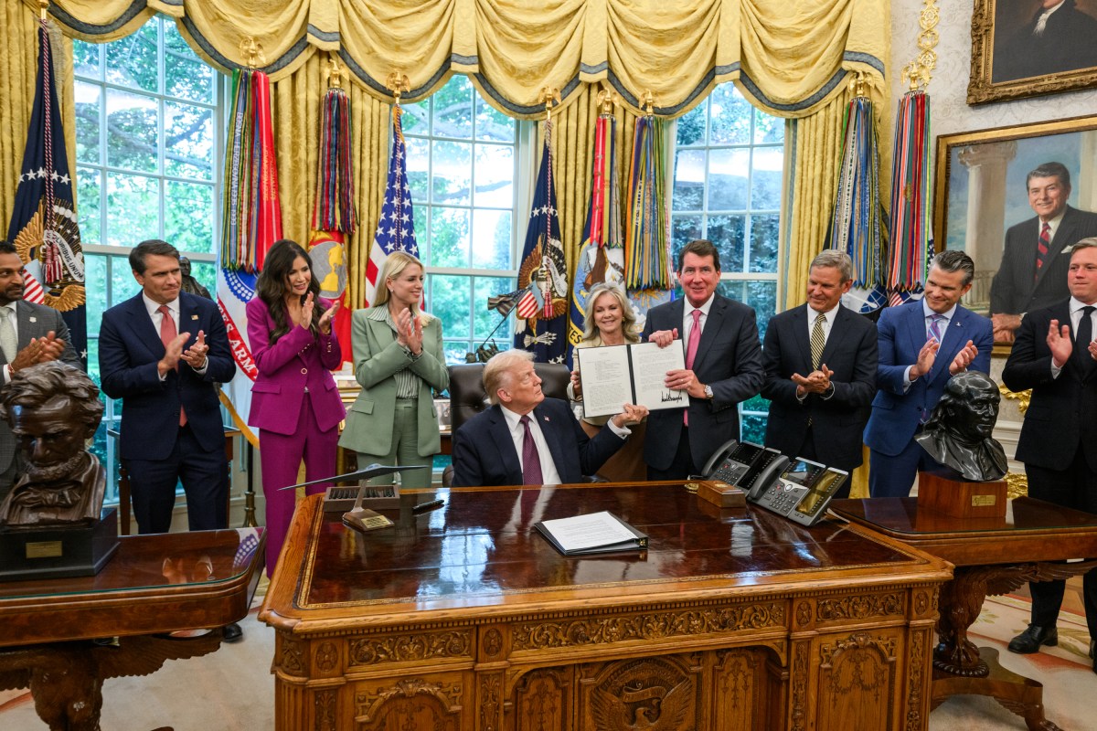 President Donald Trump signs a Presidential Memorandum that will deploy the National Guard to Memphis, Tennessee, to establish the “Memphis Safe Task Force,” Monday, September 15, 2025, in the Oval Office. (Official White House Photo by Molly Riley)