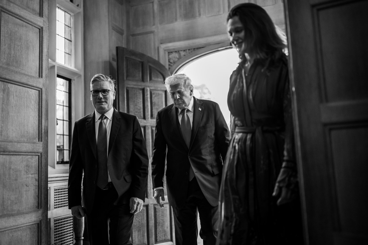 President Donald Trump greets Prime Minister Keir Starmer and Lady Victoria Starmer at Chequers, the prime minister’s house in Buckinghamshire, England, on Thursday, September 18, 2025. (Official White House Photo by Daniel Torok)
