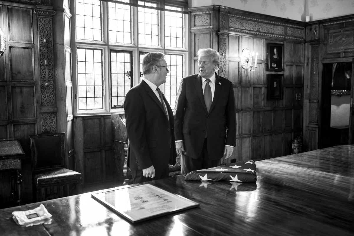 President Donald Trump tours Chequers, the prime minister’s house in Buckinghamshire, England, with Prime Minister Keir Starmer on Thursday, September 18, 2025. (Official White House Photo by Daniel Torok)