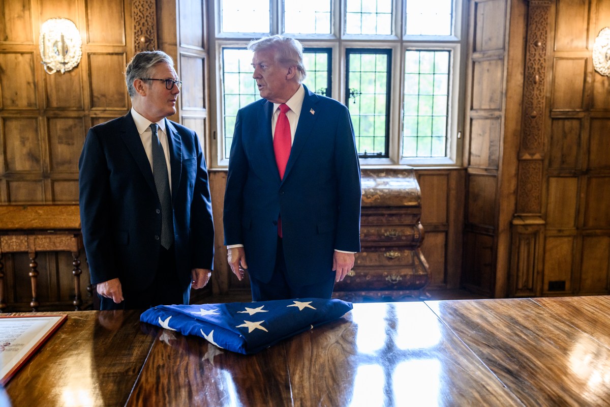 President Donald Trump tours Chequers, the prime minister’s house in Buckinghamshire, England, with Prime Minister Keir Starmer on Thursday, September 18, 2025. (Official White House Photo by Daniel Torok)
