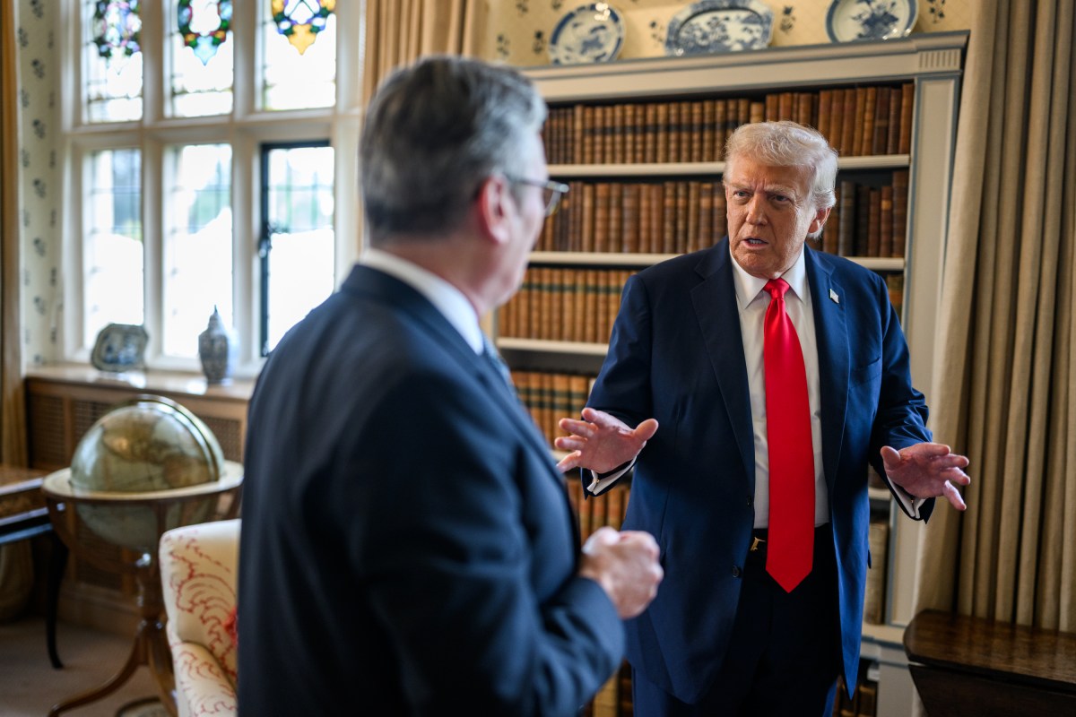 President Donald Trump tours Chequers, the prime minister’s house in Buckinghamshire, England, with Prime Minister Keir Starmer on Thursday, September 18, 2025. (Official White House Photo by Daniel Torok)
