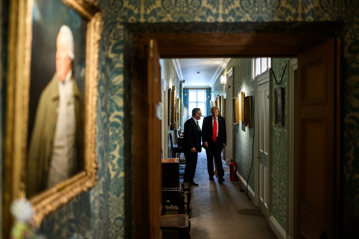 President Donald Trump tours Chequers, the prime minister’s house in Buckinghamshire, England, with Prime Minister Keir Starmer on Thursday, September 18, 2025. (Official White House Photo by Daniel Torok)