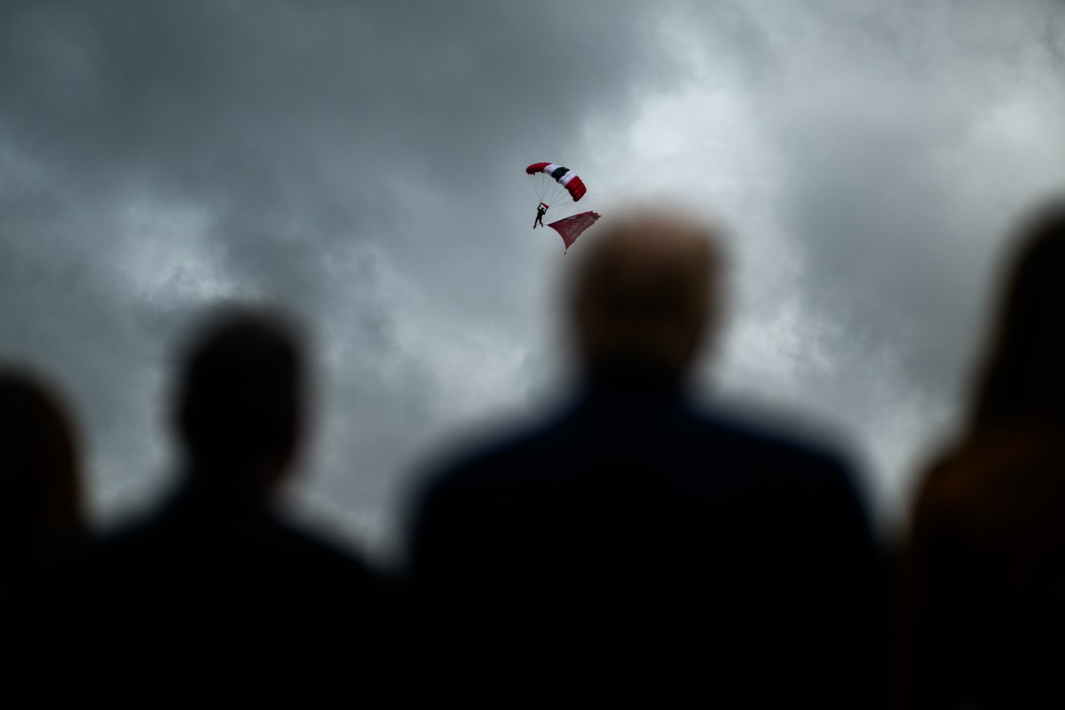 President Donald Trump and First Lady Melania Trump view a demonstration by the Red Devils, the British Parachute Regiment, alongside Prime Minister Keir Starmer and Lady Victoria Starmer at Chequers in Buckinghamshire, England on Thursday, September 18, 2025. (Official White House Photo by Daniel Torok)