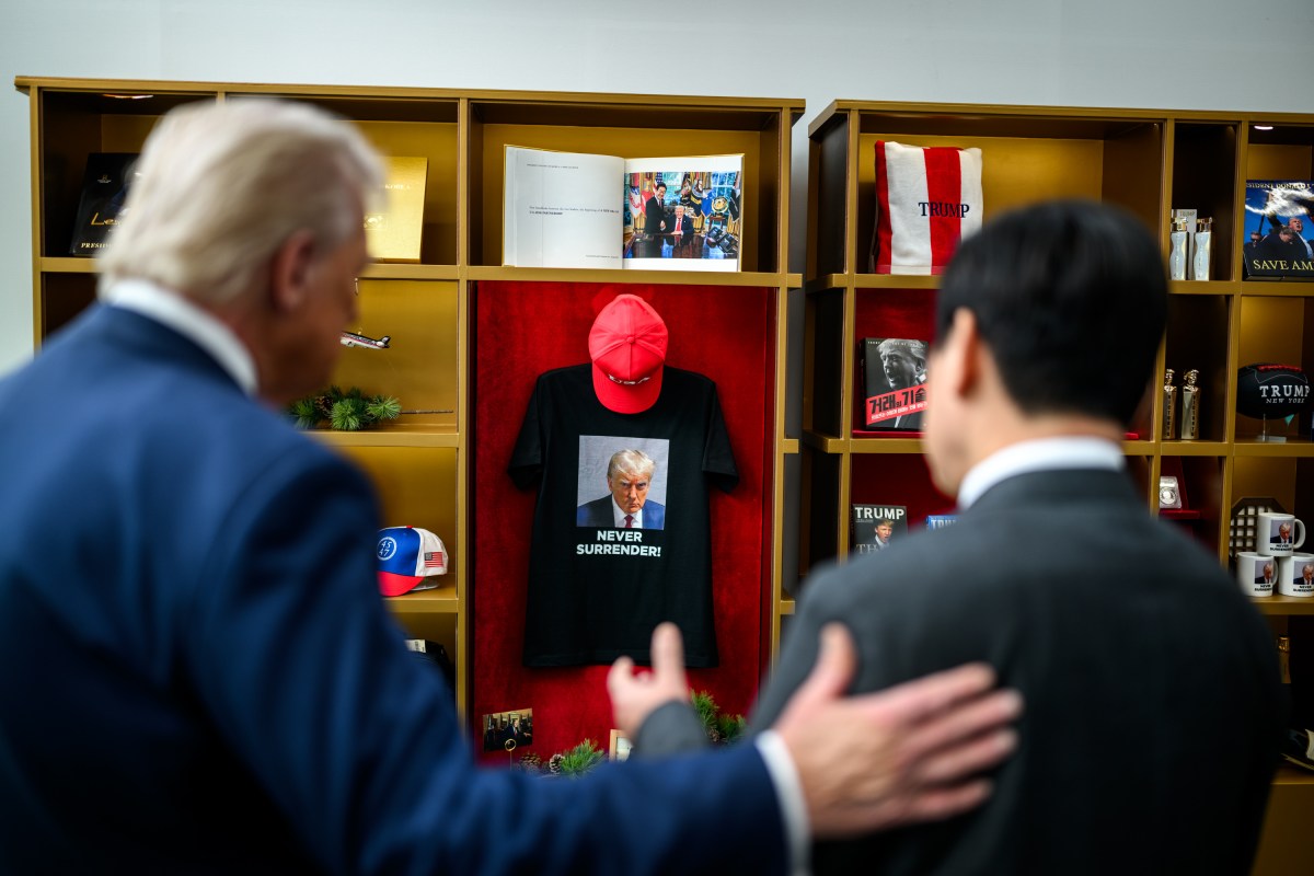 President Donald Trump speaks with President Lee Jae Myung of the Republic of Korea in the gift shop at the Gyeongju National Museum, South Korea on Wednesday, October 29, 2025. (Official White House Photo by Daniel Torok)