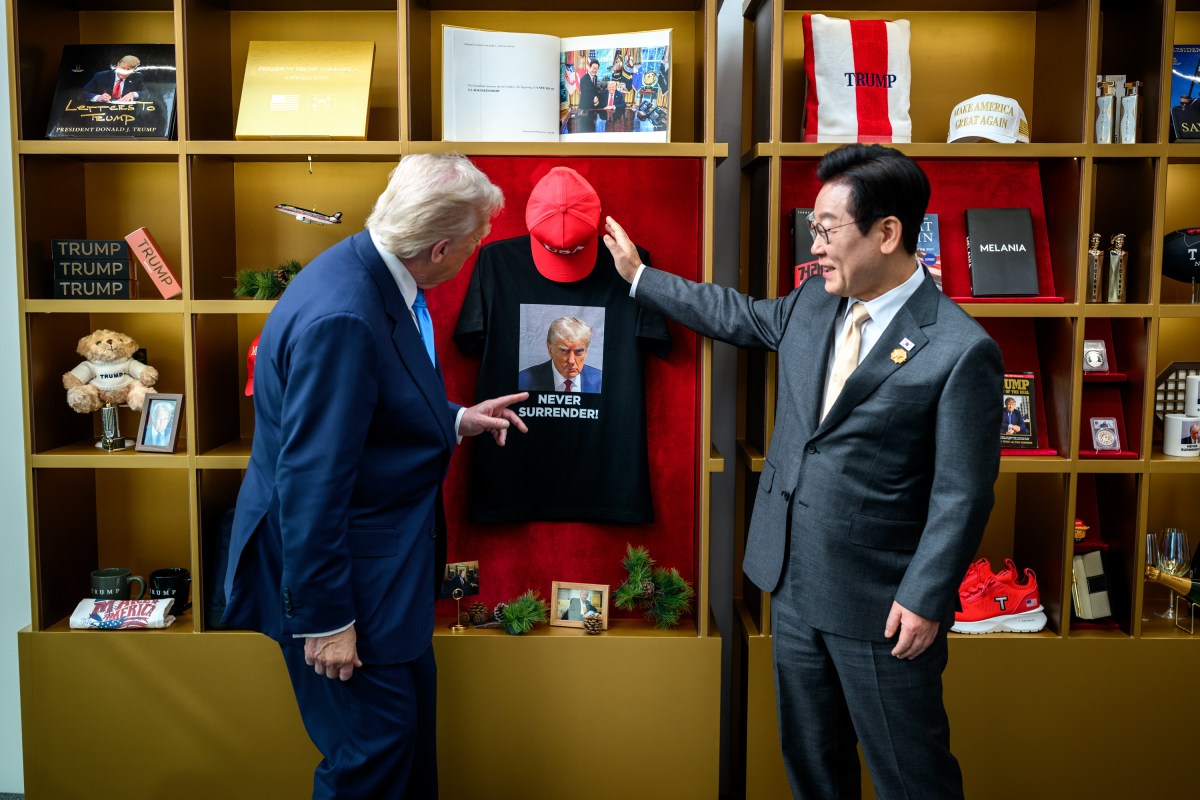 President Donald Trump speaks with President Lee Jae Myung of the Republic of Korea in the gift shop at the Gyeongju National Museum, South Korea on Wednesday, October 29, 2025. (Official White House Photo by Daniel Torok)