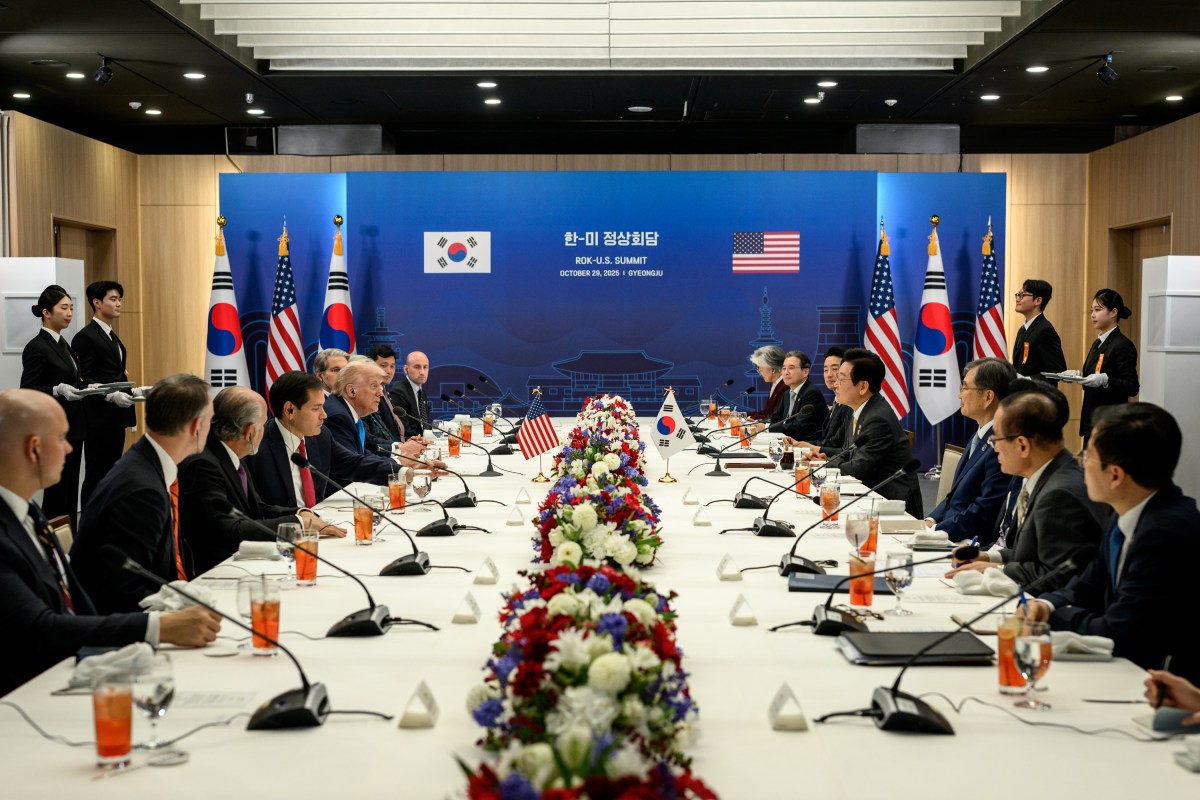 President Donald Trump participates in a working bilateral lunch meeting with ROK President Lee Jae Myung, Wednesday, October 29, 2025, at the Gyeongju National Museum in Gyeongju, South Korea. (Official White House Photo by Daniel Torok)