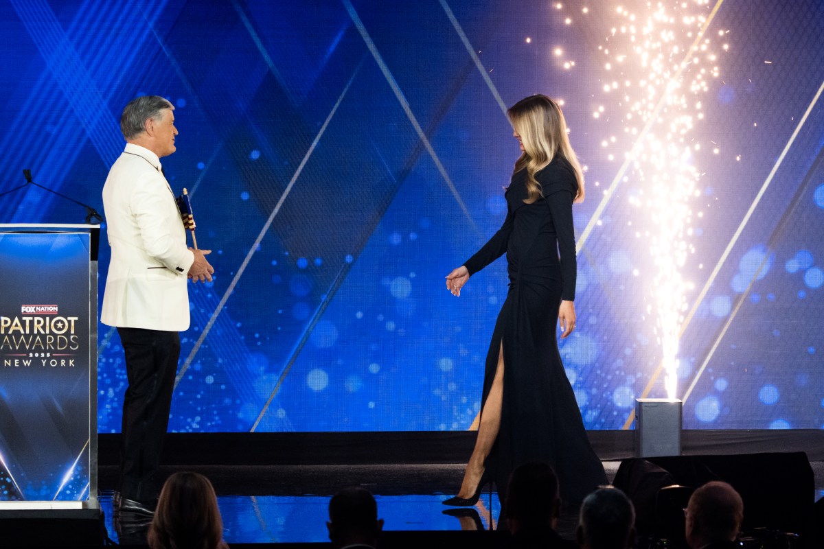 Fox Host Sean Hannity presents First Lady Melania Trump with the “Patriot of the Year” award at the Fox Nation Patriot Awards Ceremony in Brookeville, NY, Thursday, November 6, 2025. (Official White House Photo by Andrea Hanks)
