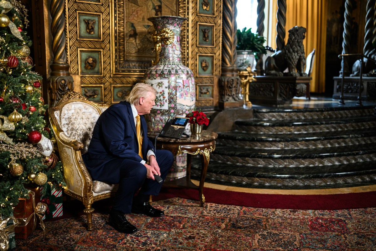 President Donald Trump and First Lady Melania Trump make NORAD Santa tracker calls from Mar-a-Lago in Palm Beach, Florida, Wednesday, December 24, 2025. (Official White House Photo by Daniel Torok)