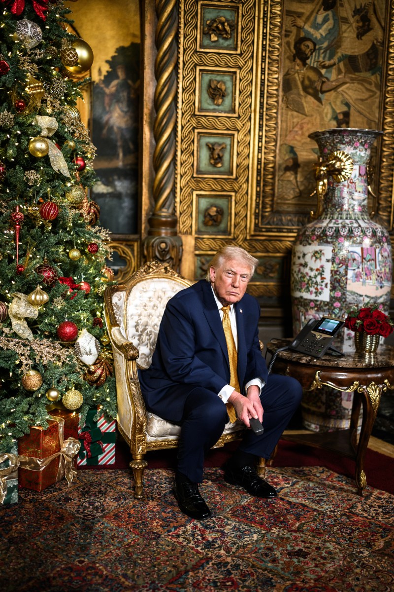 President Donald Trump and First Lady Melania Trump make NORAD Santa tracker calls from Mar-a-Lago in Palm Beach, Florida, Wednesday, December 24, 2025. (Official White House Photo by Daniel Torok)