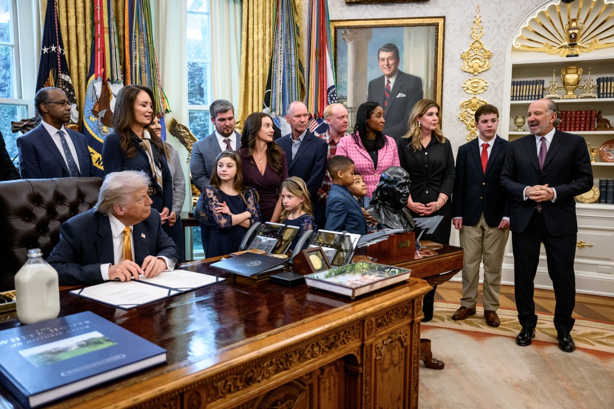 President Donald Trump signs Executive Orders including the “Whole Milk for Healthy Kids Act" alongside HHS Secretary Robert F. Kennedy, Jr., Secretary of Agriculture Brooke Rollins, and dairy farmers in the Oval Office, Wednesday, January 14, 2026. (Official White House Photo by Joyce N. Boghosian)