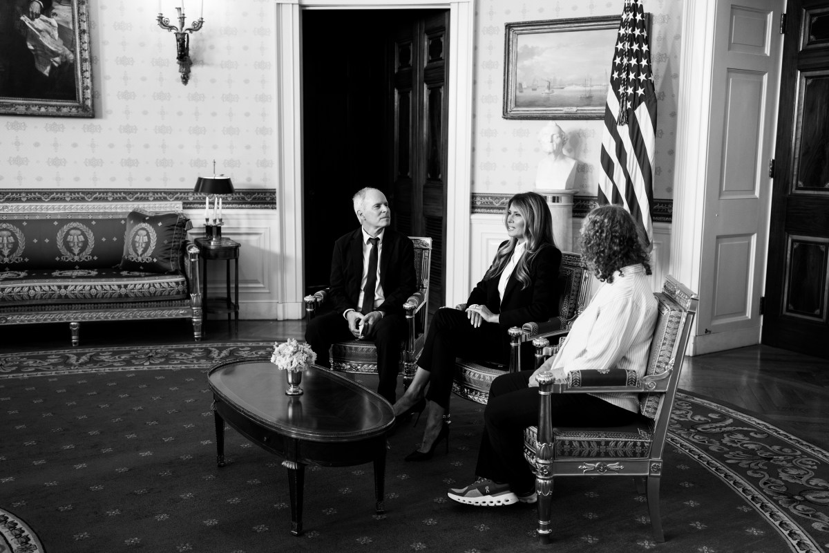 First Lady Melania Trump meets with Keith Siegel, a freed American-Israeli hostage, and his wife Aviva Siegel,Wednesday, February 4, 2026 in the Blue Room of the White House. Keith Siegel was freed in February 2025, after 484 days in Hamas captivity, and his wife Aviva Siegel was released in November 2023. (Official White House Photo by Andrea Hanks)