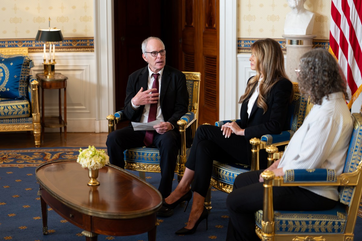 First Lady Melania Trump meets with Keith Siegel, a freed American-Israeli hostage, and his wife Aviva Siegel,Wednesday, February 4, 2026 in the Blue Room of the White House. Keith Siegel was freed in February 2025, after 484 days in Hamas captivity, and his wife Aviva Siegel was released in November 2023. (Official White House Photo by Andrea Hanks)