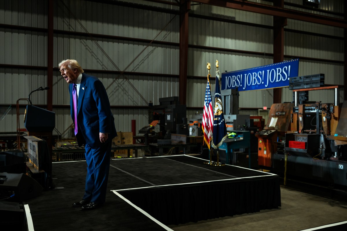 President Donald Trump poses with guests before departing Coose Steel Corporation in Rome, Georgia on Thursday, February 19, 2026, en route the Richard B. Russell Regional Airport.(Official White House Photo by Daniel Torok)