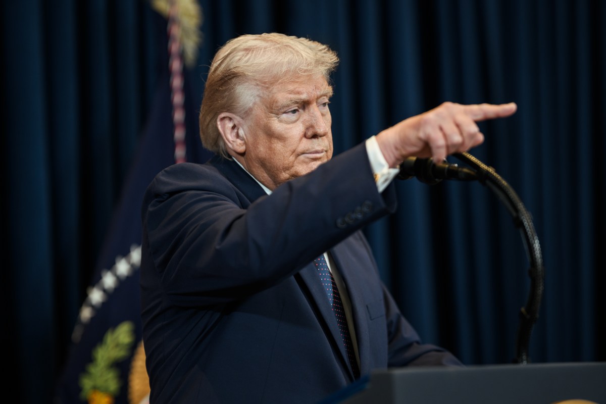 President Donald J. Trump visits the El Arepazo Doral restaurant, Monday, March 9, 2026, in Miami, Florida. (Official White House Photo by Daniel Torok)