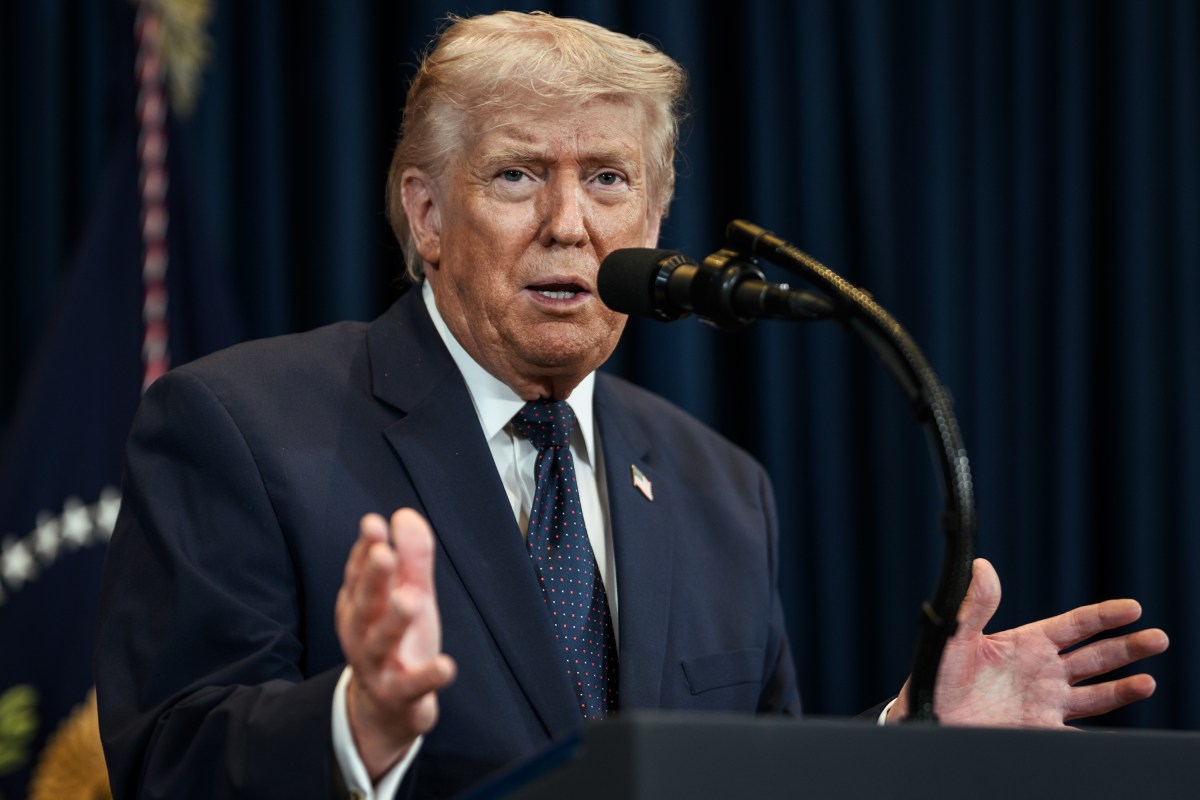 President Donald J. Trump visits the El Arepazo Doral restaurant, Monday, March 9, 2026, in Miami, Florida. (Official White House Photo by Daniel Torok)