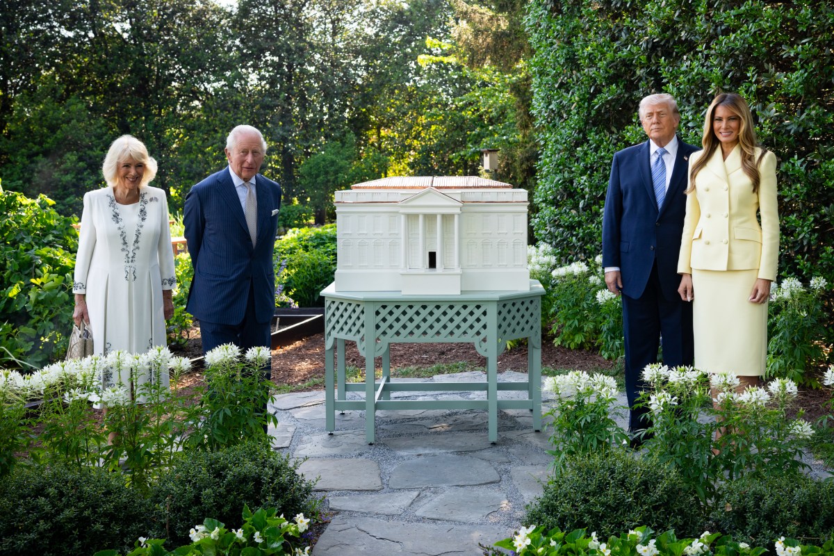 President Donald J. Trump and First Lady Melania Trump welcome King Charles III and Queen Camilla of the U.K. at the South Portico of the White House, Monday, April 27, 2026. (Official White House Photo by Andrea Hanks)