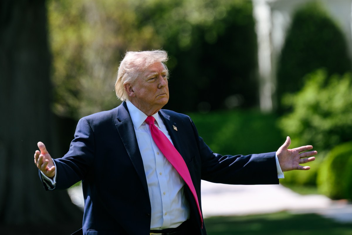 President Donald J. Trump speaks with members of the media before boarding Marine One on the South Lawn of the White House, Thursday, April 16, 2026, en route Joint Base Andrews for a trip to Las Vegas. (Official White House Photo by Molly Riley)