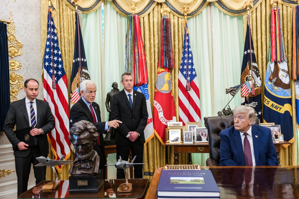 President Donald J. Trump signs Executive Orders in the Oval Office, Wednesday, June 3, 2026. (Official White House Photo by Molly Riley)