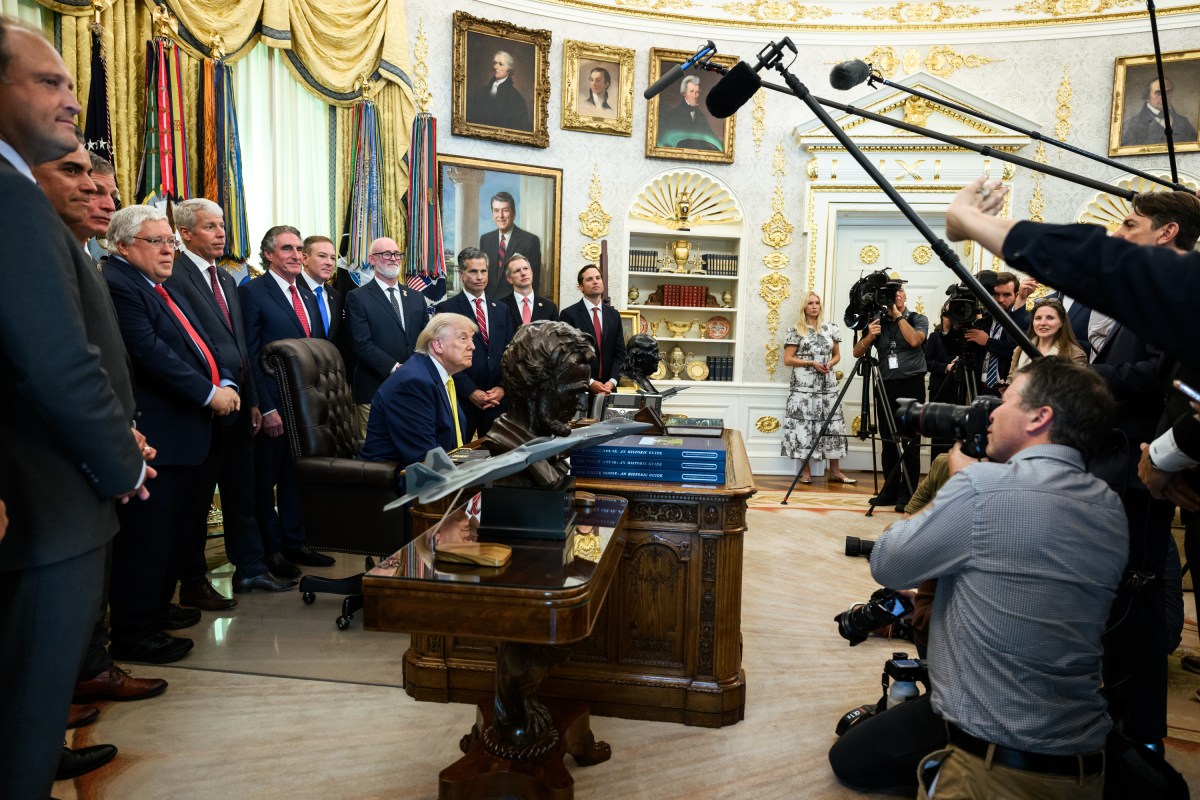 President Donald J. Trump, joined by Secretary of Energy Chris Wright, Secretary of the Interior Doug Burgum, EPA Administrator Lee Zeldin and others, makes an announcement on coal, Thursday, June 4, 2026, in the Oval Office. (Official White House Photo by Molly Riley)
