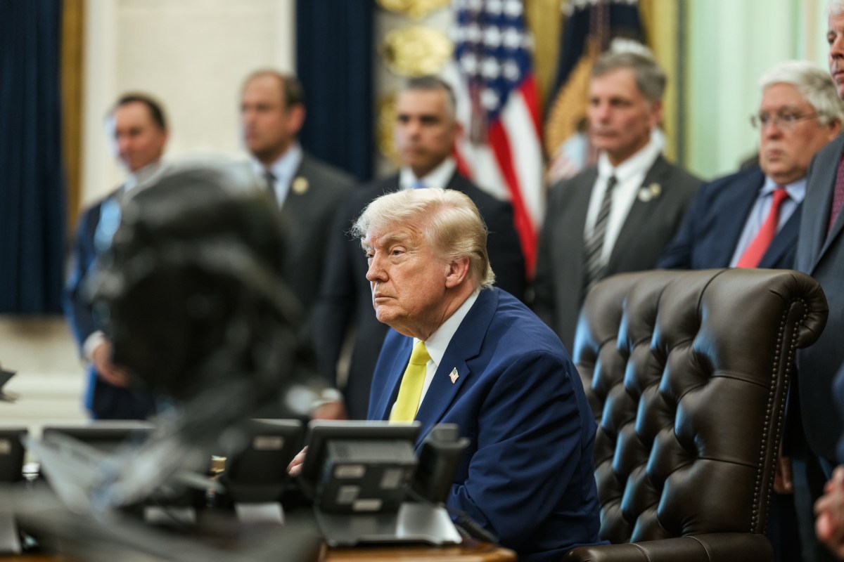 President Donald J. Trump, joined by Secretary of Energy Chris Wright, Secretary of the Interior Doug Burgum, EPA Administrator Lee Zeldin and others, makes an announcement on coal, Thursday, June 4, 2026, in the Oval Office. (Official White House Photo by Molly Riley)